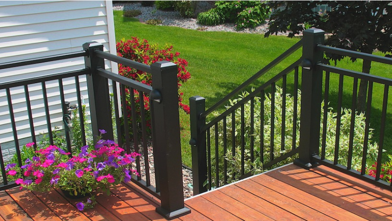 Getting Outdoor Stairs Railing in Chicago