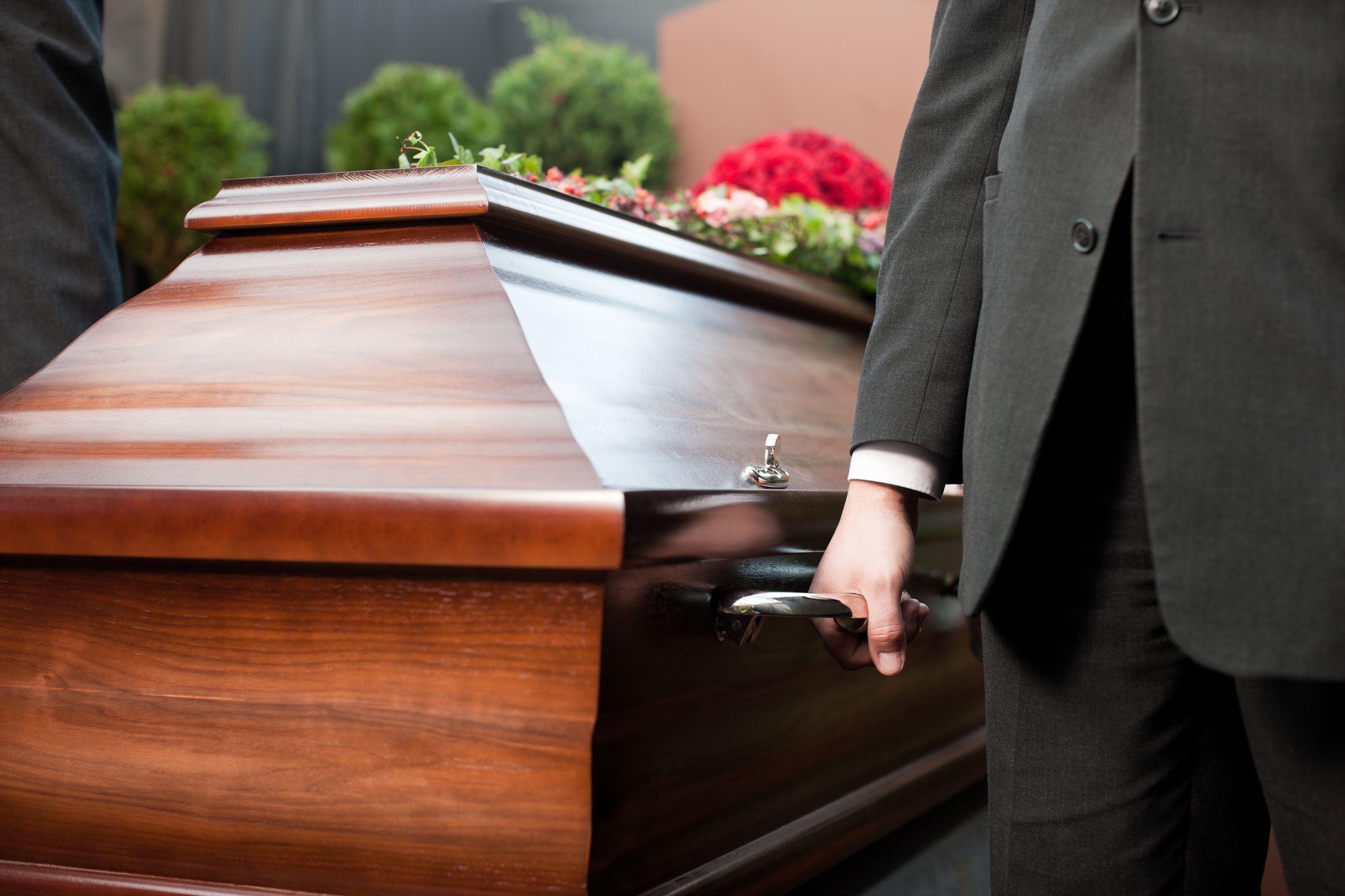 Your Guide to Proper Cemetery Visitation Etiquette